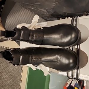 Kenneth Cole's reaction ankle boots